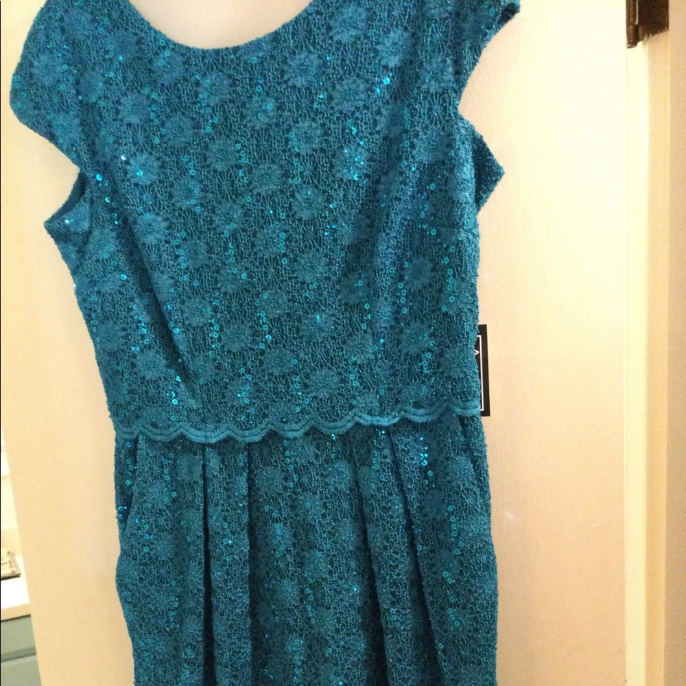 Alex Evenings dress